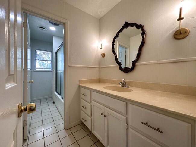 Building Photo - 408 Mimosa Dr