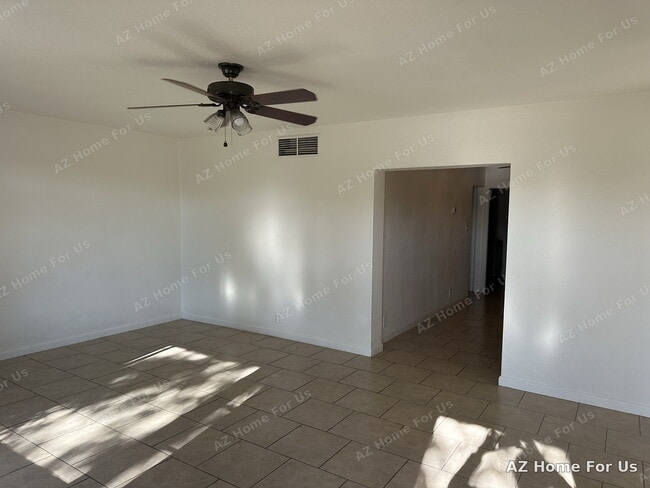 Building Photo - 2037 N 21st Pl