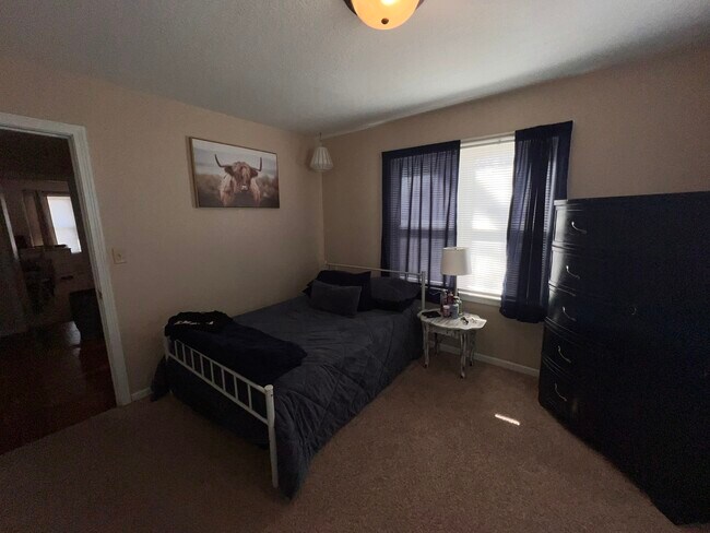 Building Photo - 520 Sunnyslope St