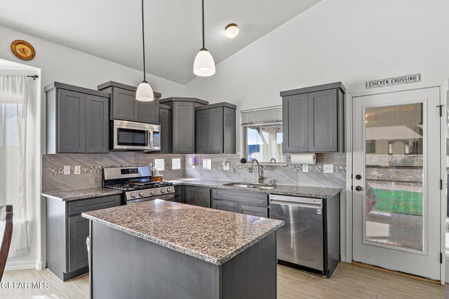 Building Photo - 14852 Jack White Ave