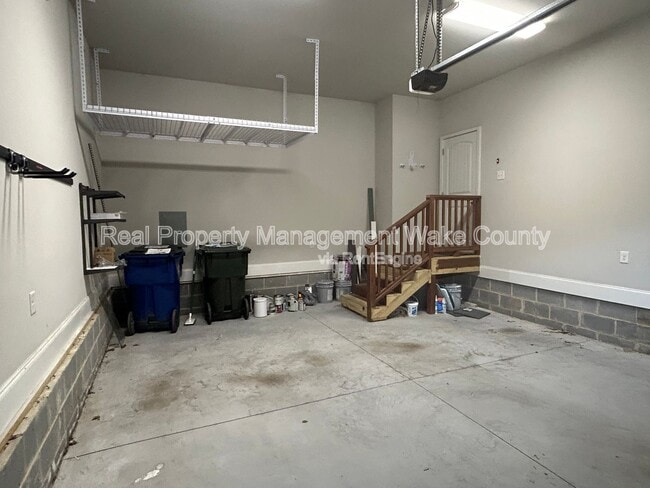 Building Photo - 5412 Robbins Dr