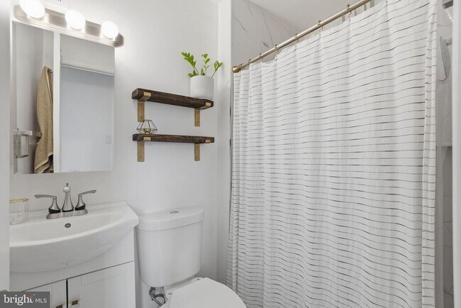 Building Photo - 510 Moat Way