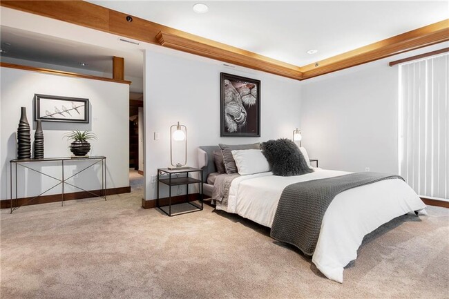 Building Photo - 5 W Mountain St