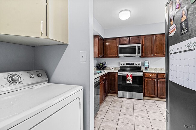 Building Photo - 9395 Pine Grove Ln