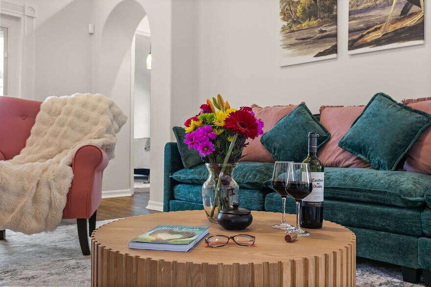 Building Photo - 2660 Oneida Loop