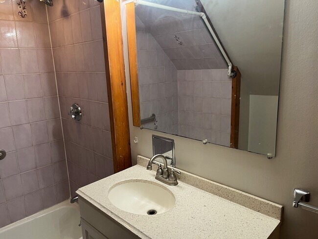 Building Photo - 24 Pleasant St