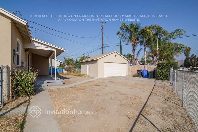 Building Photo - 2109 W Orange Grove Ave