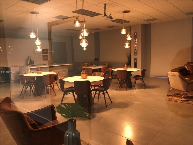 Building Photo - 1200 Brickell Bay Dr