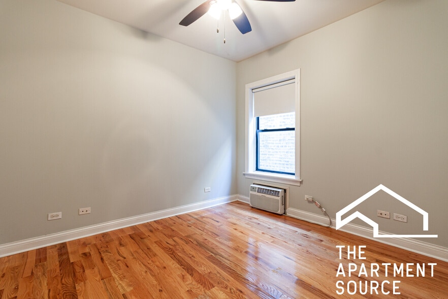 Building Photo - 736 W Addison St