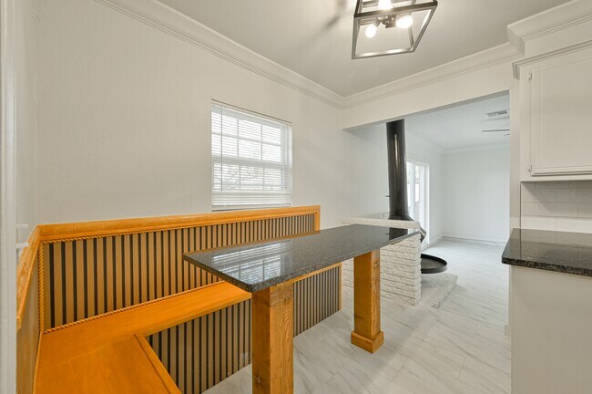 Building Photo - 2525 SE 47th St