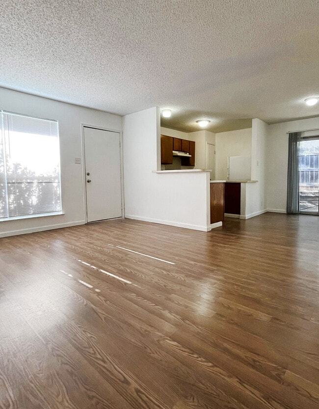 Building Photo - 14431 Edgemont St