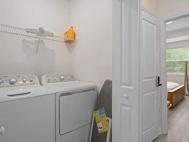 Building Photo - 7456 Stone Crk Trl