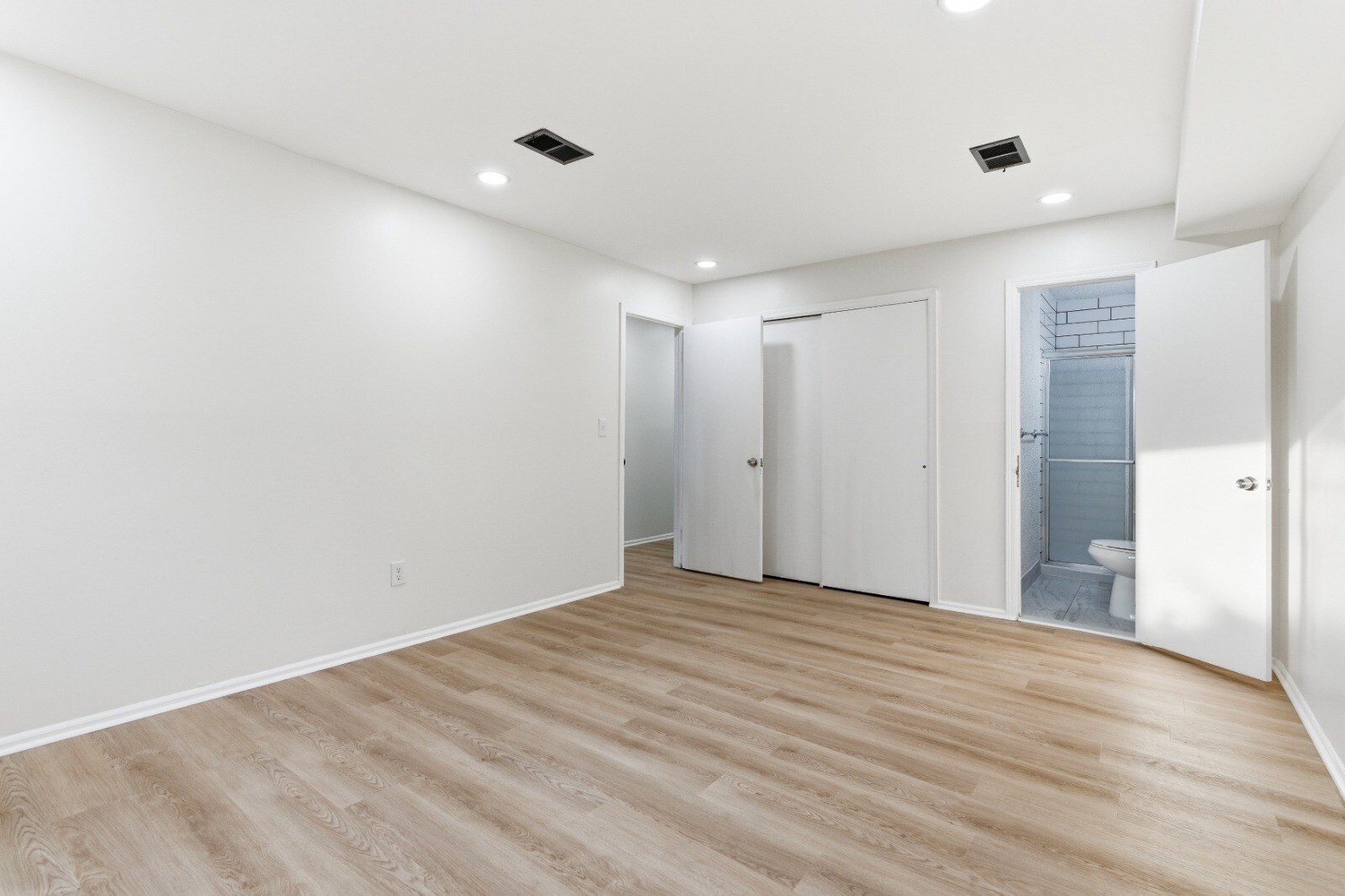 Building Photo - 491 College Dr