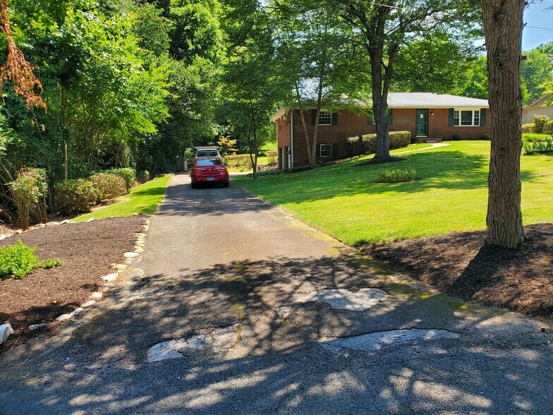 Building Photo - 616 Starlite Ln