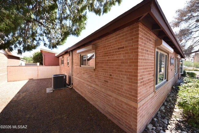 Building Photo - 6502 E Cooper St