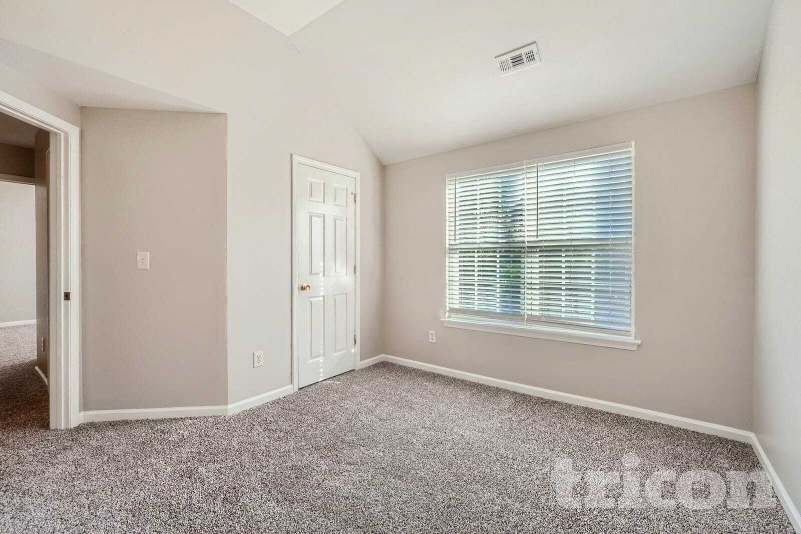 Building Photo - 5819 Twin Brook Dr