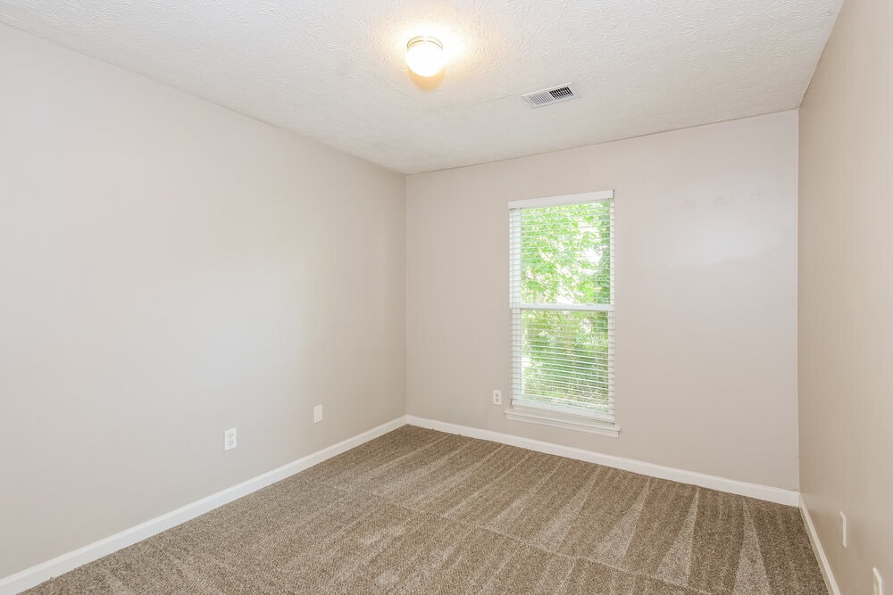 Building Photo - 440 Creekside Ct