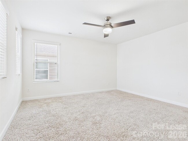 Building Photo - 3941 Woodland View Dr