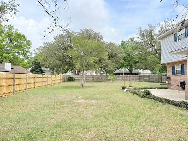 Building Photo - Custom Built 4-Bedroom/3 Bathroom Home