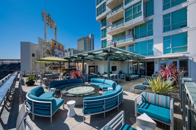 Building Photo - Stunning Legend Condo with Huge Patio Look...