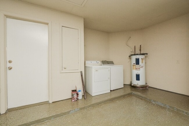 Building Photo - 15702 Timber Rock Dr