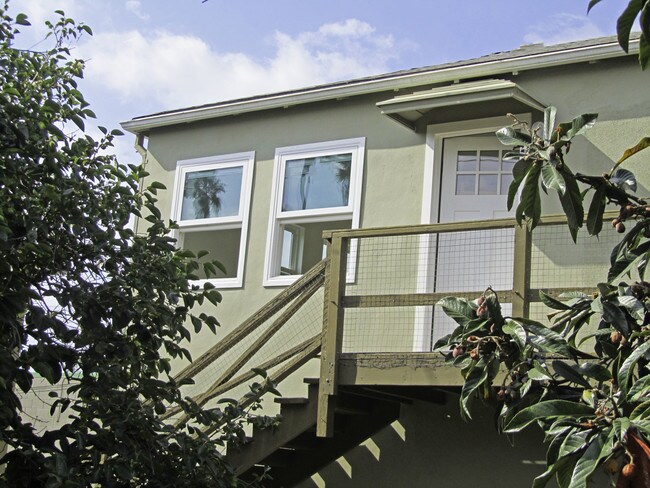 Building Photo - 1312 S Victoria Ave
