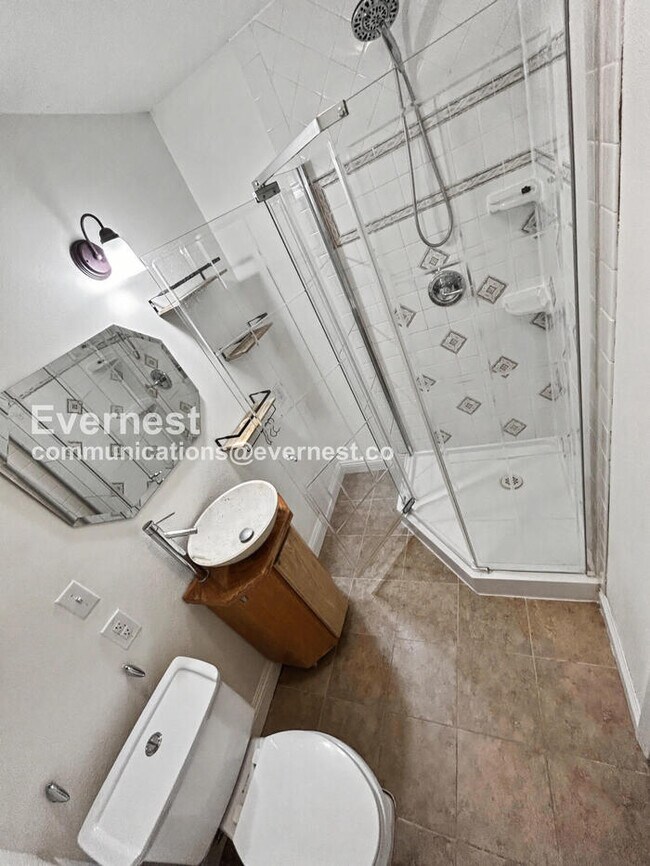 Building Photo - 4 Bed/3 Bath Home with Garage / Pet-Friendly / Vouchers Accepted / Available Now!