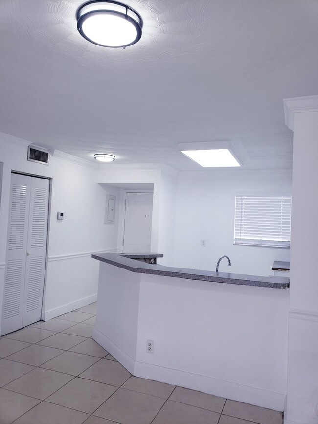 Building Photo - Spacious 2-bedroom apartment in Miramar