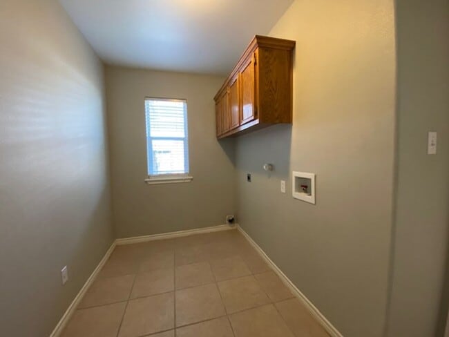 Building Photo - DON'T MISS THIS INCREDIBLE SOUTHSIDE LEASING OPPORTUNITY!