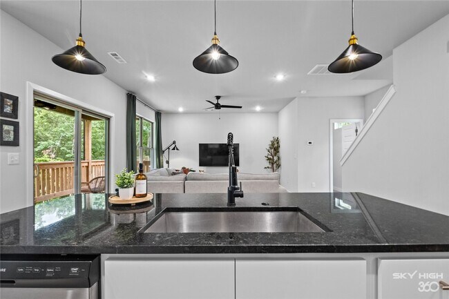 Building Photo - 3 Kilham Ln