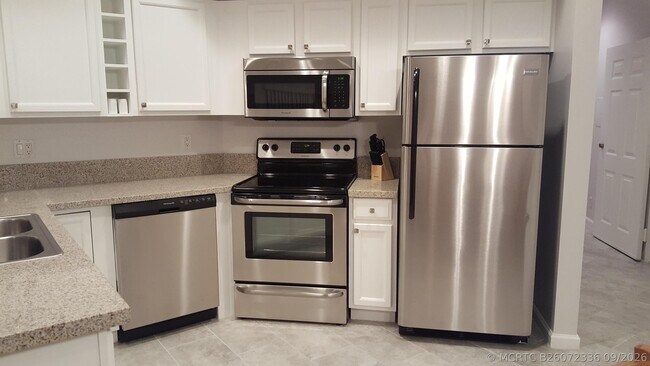 Building Photo - 8033 Carnoustie Pl