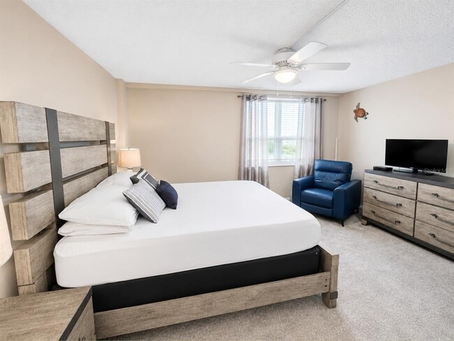 Building Photo - 2616 Cove Cay Dr