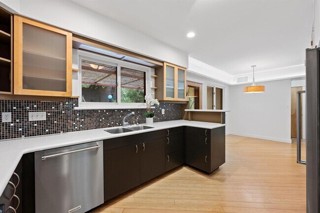Building Photo - 1227 Hillside Ave