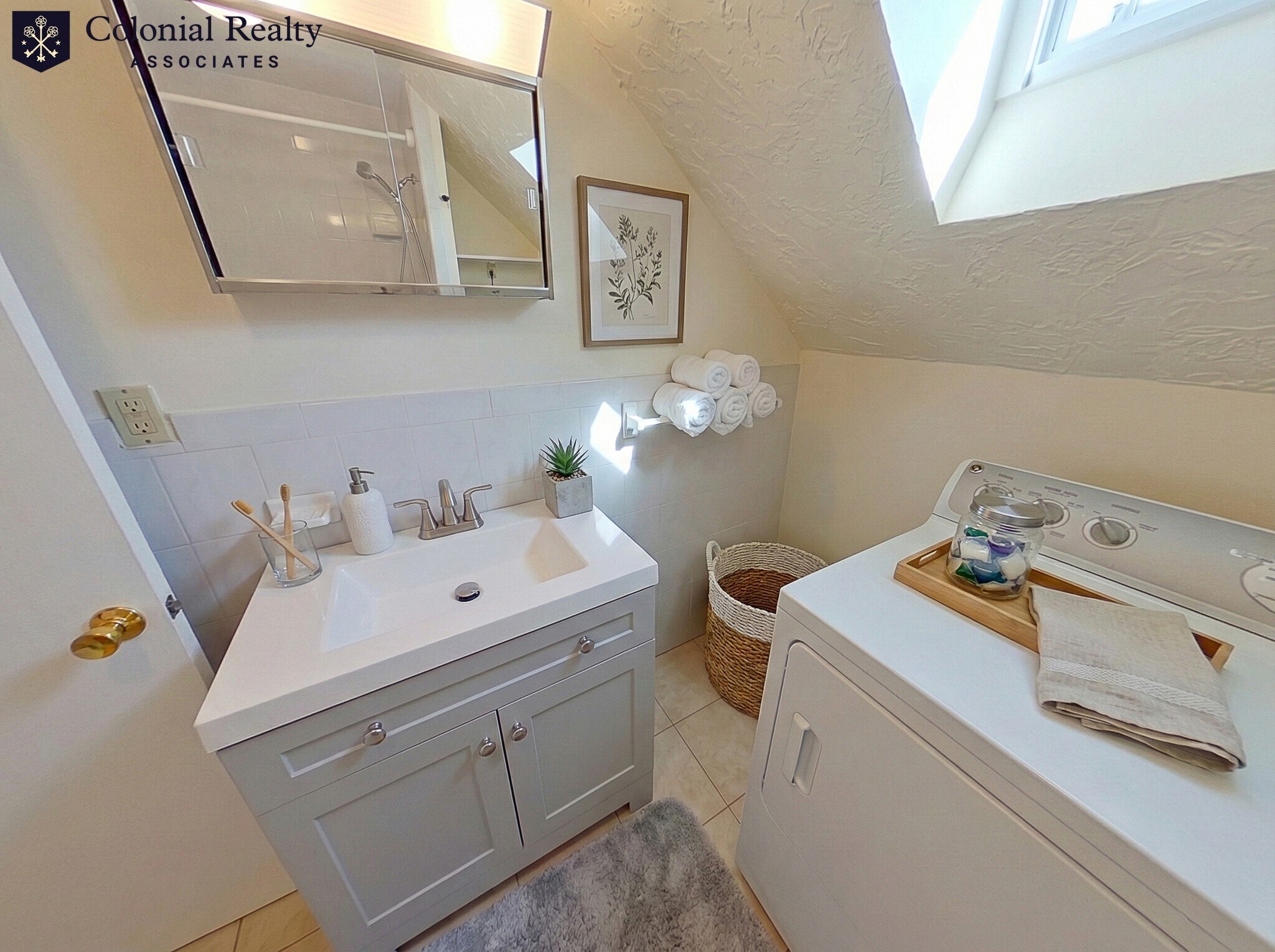 Building Photo - 174 Cushing St