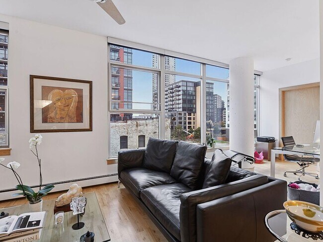 Building Photo - 215 10th Ave S