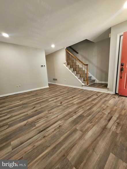 Building Photo - 5424 Jenmatt Dr