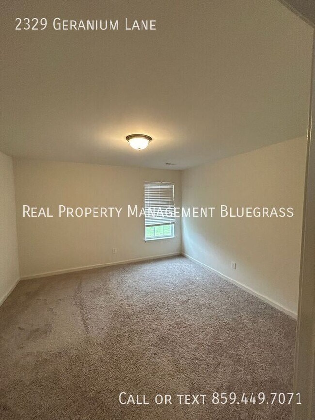 Building Photo - 2329 Geranium Ln