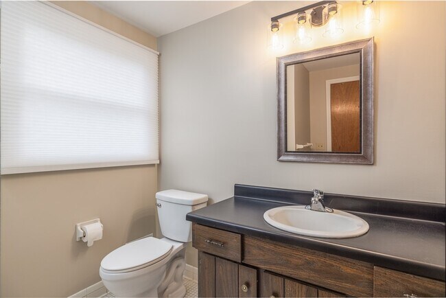 Building Photo - 75 Parkwood Ave