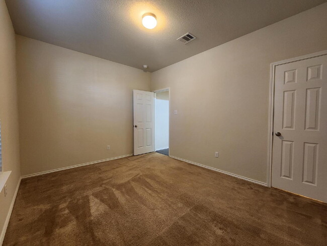 Building Photo - You do not want to miss out on this amazing 3-bedroom home in the Alta Vista area of Temple.  Thi...