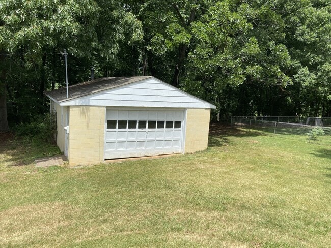 Building Photo - Rainbow Forest