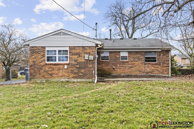 Building Photo - 3966 Northampton Dr