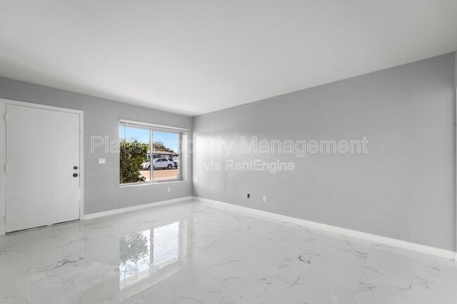 Building Photo - 145 Glenhaven Way