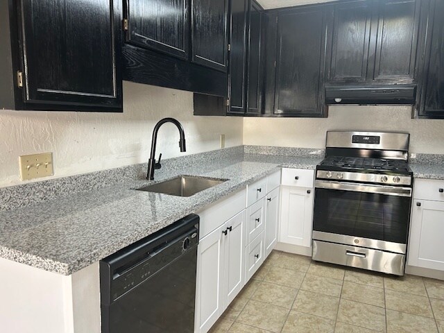 beautiful 3 bedroom one and half bath .lot of light. close to freeway ,school and shopping cener - 237 Green Meadow Dr