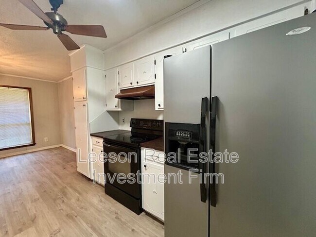 Building Photo - 302 Avenida Dr