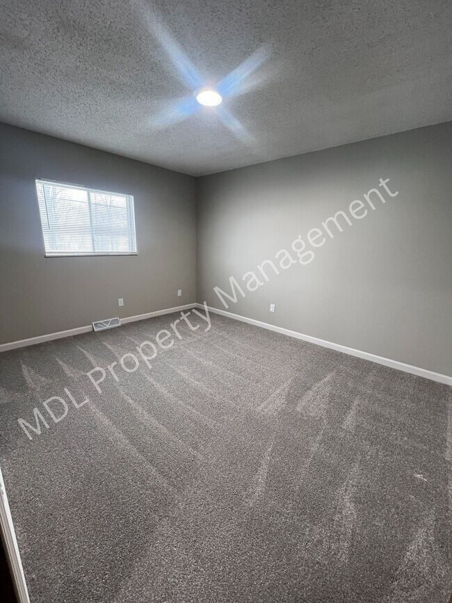 Building Photo - Thomas White Apartments*