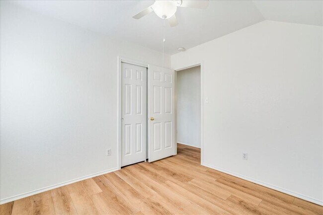 Building Photo - 140 Schmidt