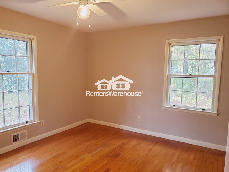 Building Photo - 2020 Annette Ln SW