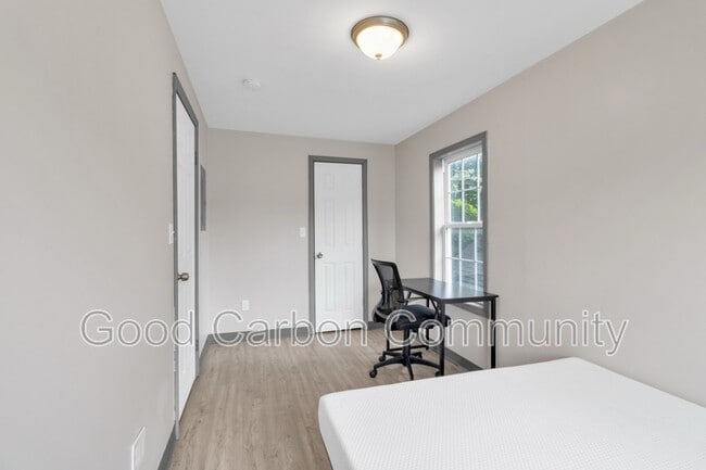 Building Photo - 48 Water St