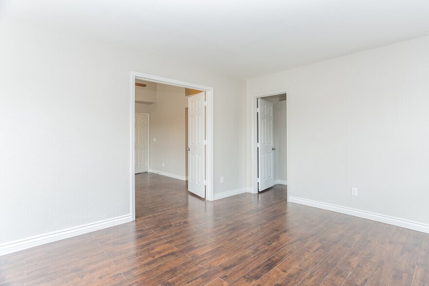 Building Photo - 4565 Savin Cir