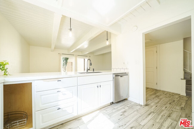 Building Photo - 43609 Stanridge Ave